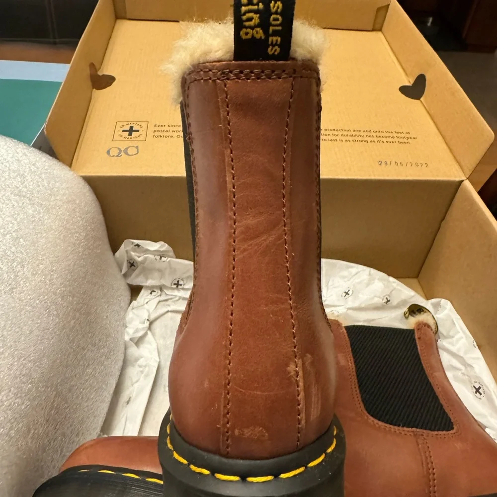 Dr. Martens Leonore Saddle Tan fur lined boot - Picture 7 of 9